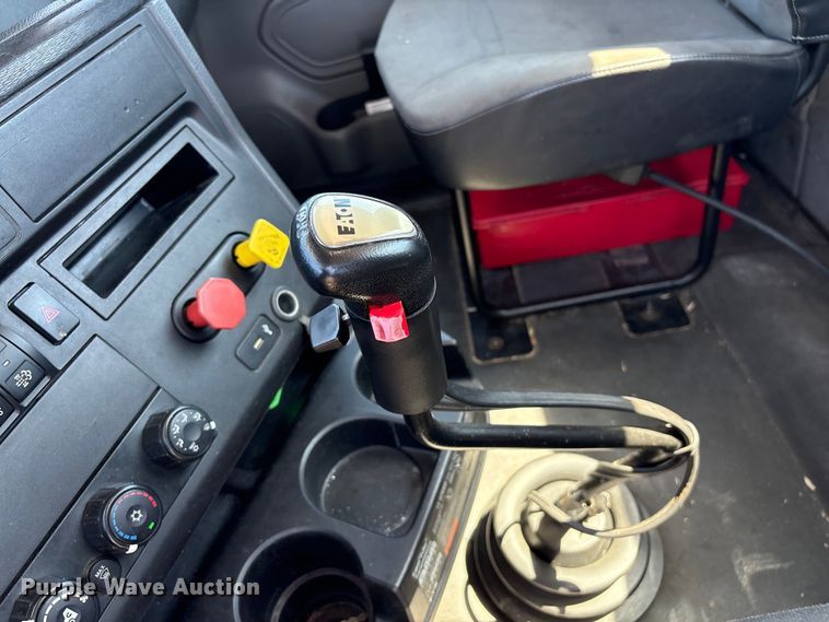 image for item EF1220 2019 International LT625 semi truck