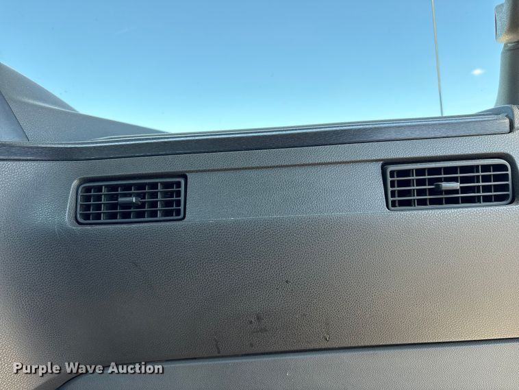 image for item EF1220 2019 International LT625 semi truck