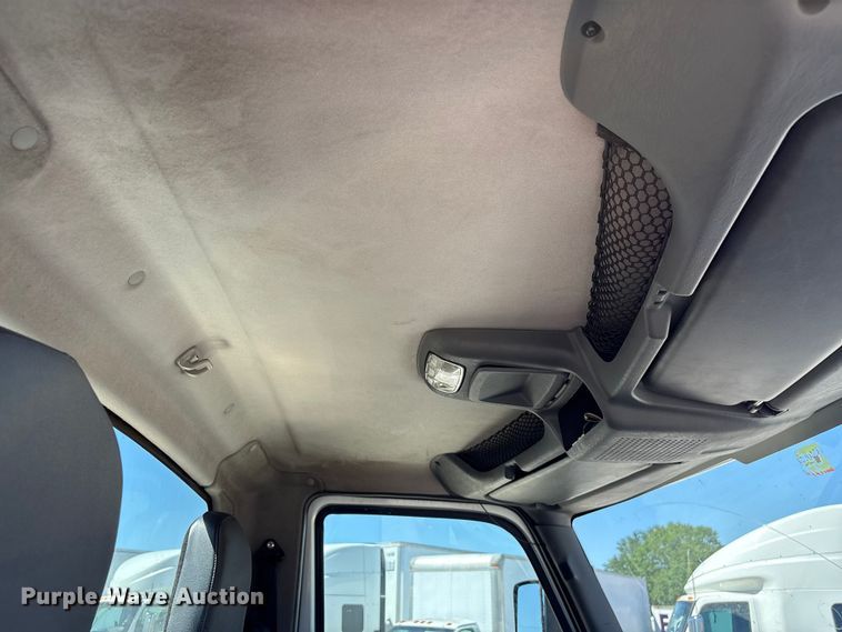 image for item EF1220 2019 International LT625 semi truck