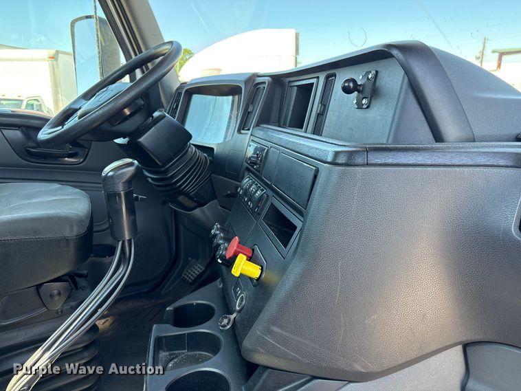 image for item EF1220 2019 International LT625 semi truck