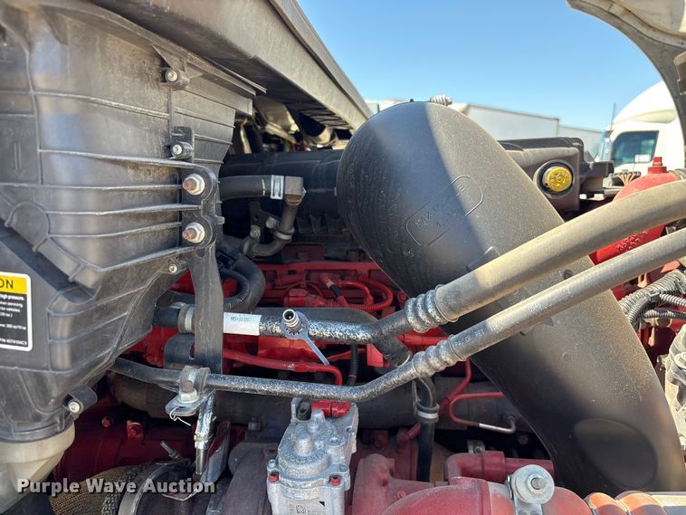 image for item EF1220 2019 International LT625 semi truck