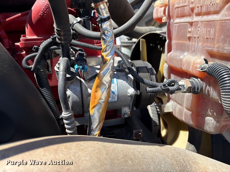 image for item EF1220 2019 International LT625 semi truck