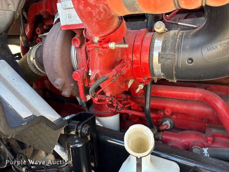 image for item EF1220 2019 International LT625 semi truck