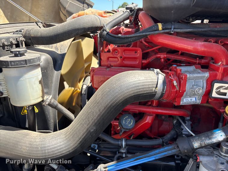 image for item EF1220 2019 International LT625 semi truck