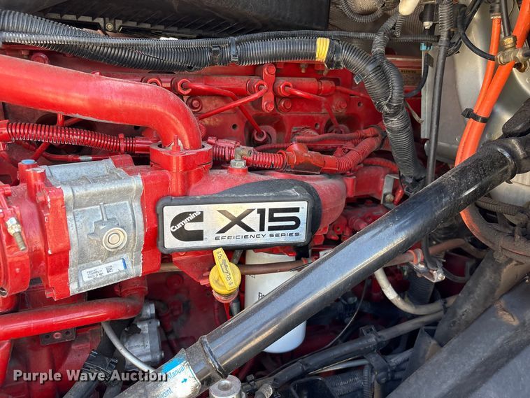 image for item EF1220 2019 International LT625 semi truck