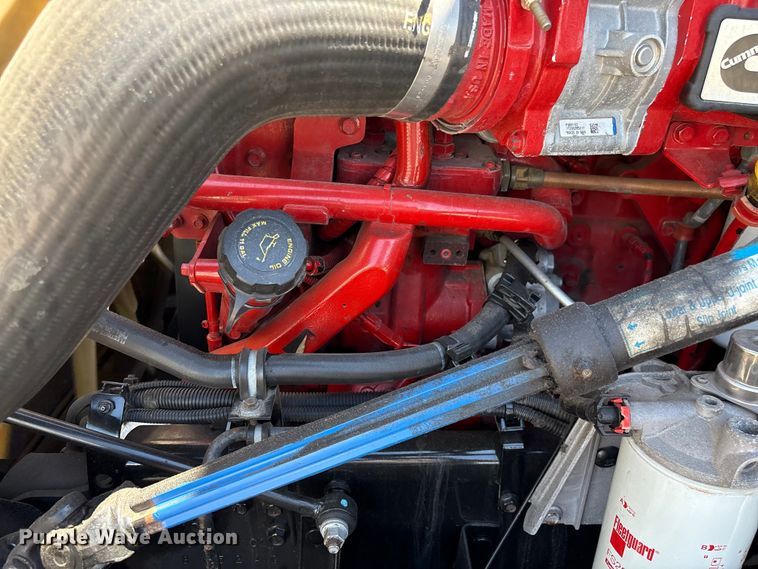 image for item EF1220 2019 International LT625 semi truck