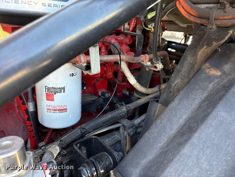 image for item EF1220 2019 International LT625 semi truck