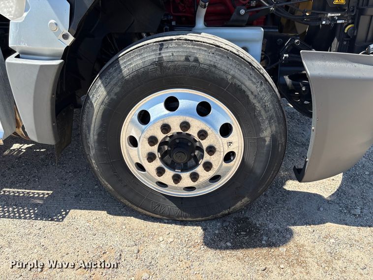 image for item EF1220 2019 International LT625 semi truck