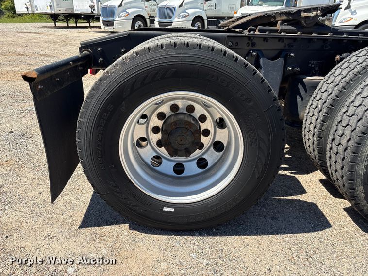image for item EF1220 2019 International LT625 semi truck