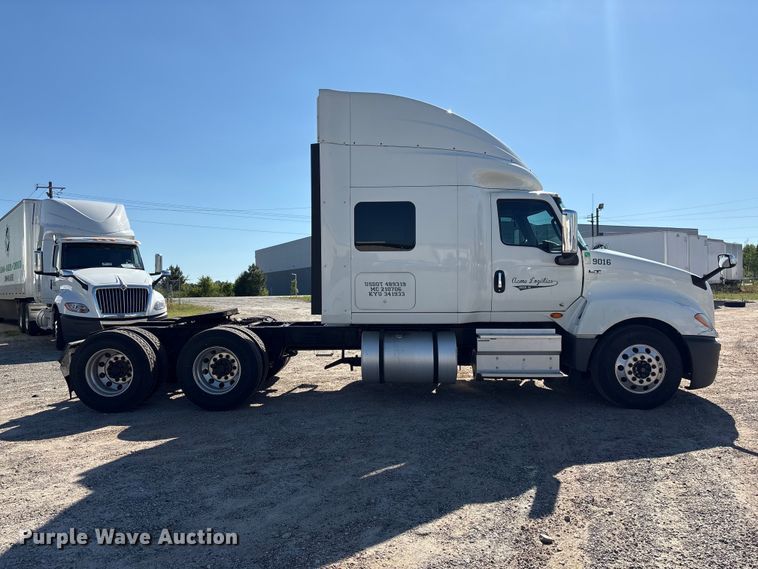image for item EF1221 2019 International LT625 semi truck