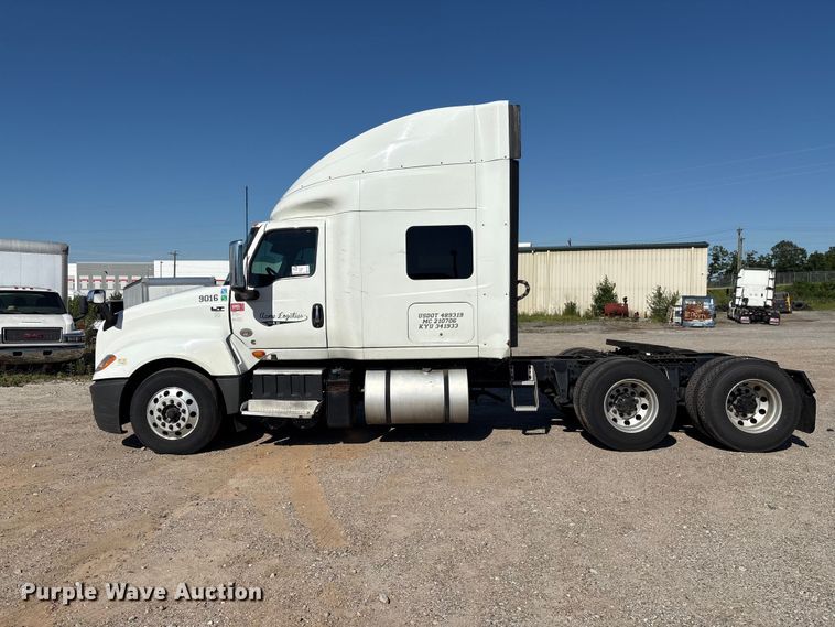 image for item EF1221 2019 International LT625 semi truck