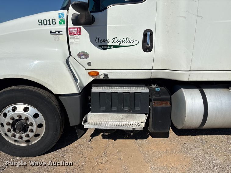 image for item EF1221 2019 International LT625 semi truck