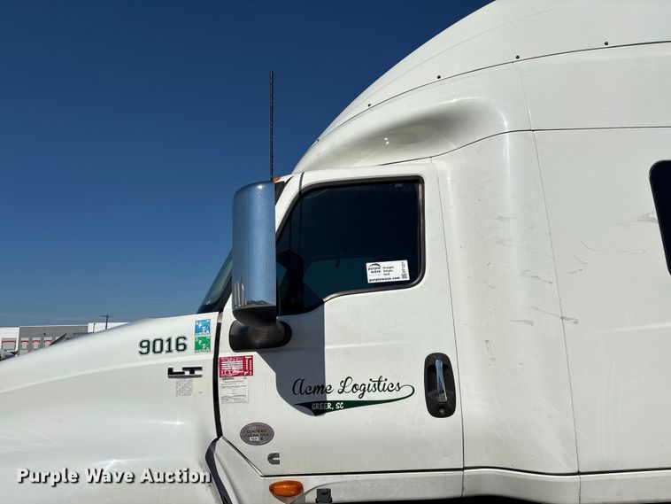 image for item EF1221 2019 International LT625 semi truck