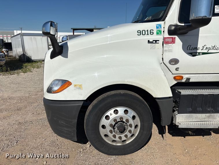 image for item EF1221 2019 International LT625 semi truck