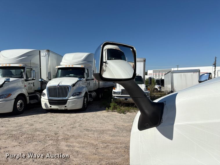 image for item EF1221 2019 International LT625 semi truck