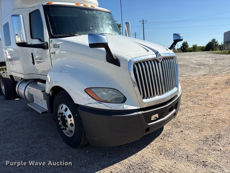 image for item EF1221 2019 International LT625 semi truck