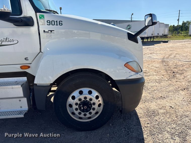 image for item EF1221 2019 International LT625 semi truck