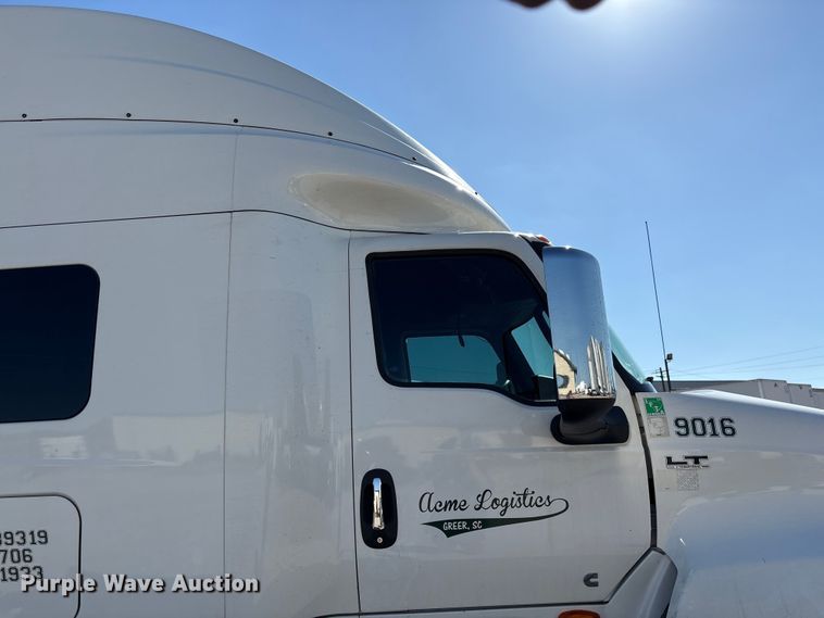 image for item EF1221 2019 International LT625 semi truck