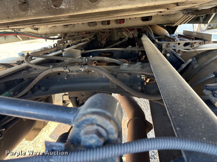 image for item EF1221 2019 International LT625 semi truck