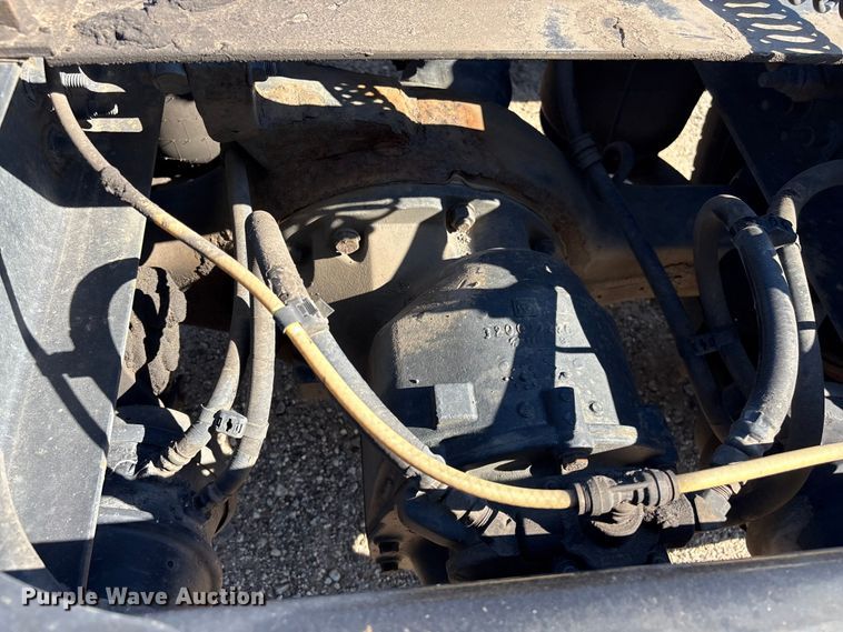 image for item EF1221 2019 International LT625 semi truck