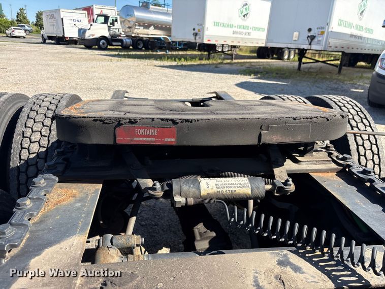 image for item EF1221 2019 International LT625 semi truck