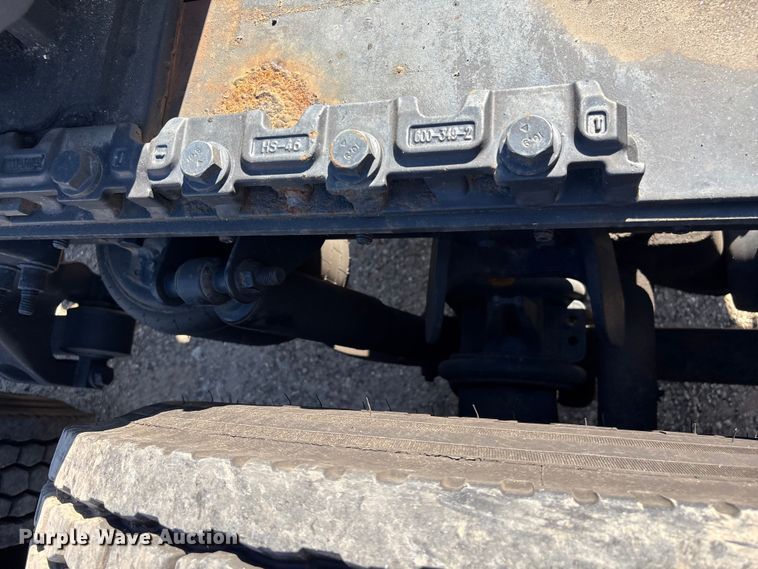 image for item EF1221 2019 International LT625 semi truck