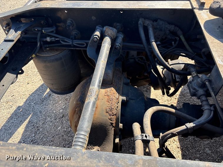 image for item EF1221 2019 International LT625 semi truck
