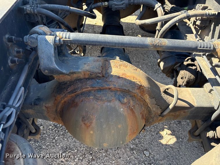 image for item EF1221 2019 International LT625 semi truck
