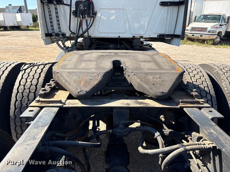 image for item EF1221 2019 International LT625 semi truck