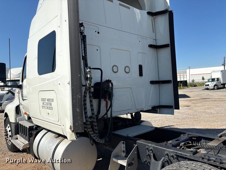 image for item EF1221 2019 International LT625 semi truck