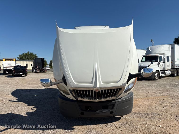 image for item EF1221 2019 International LT625 semi truck