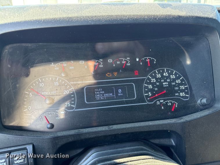 image for item EF1221 2019 International LT625 semi truck
