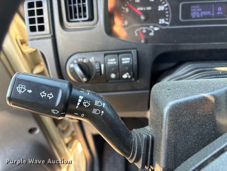 image for item EF1221 2019 International LT625 semi truck