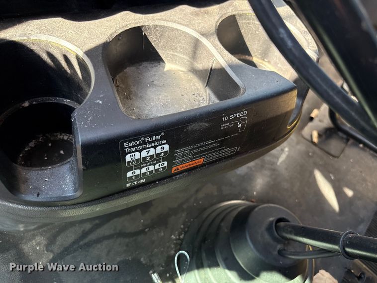 image for item EF1221 2019 International LT625 semi truck
