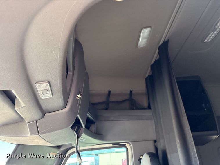 image for item EF1221 2019 International LT625 semi truck