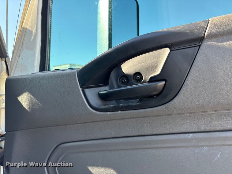 image for item EF1221 2019 International LT625 semi truck