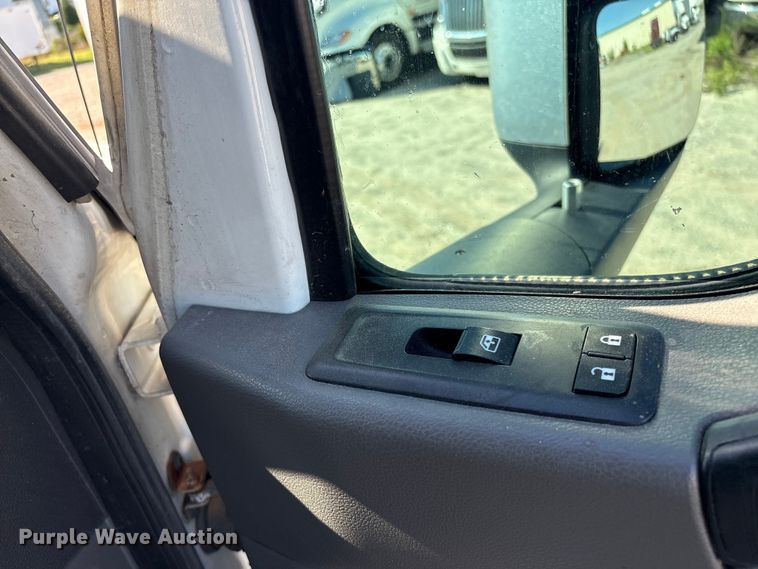 image for item EF1221 2019 International LT625 semi truck