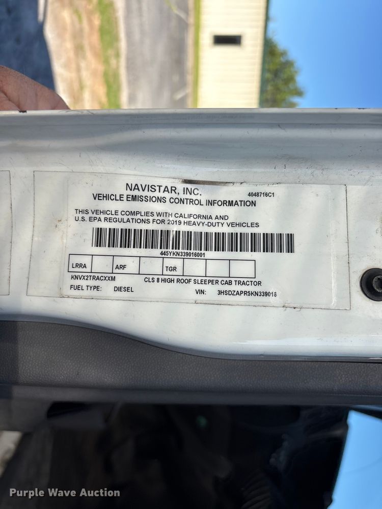 image for item EF1221 2019 International LT625 semi truck