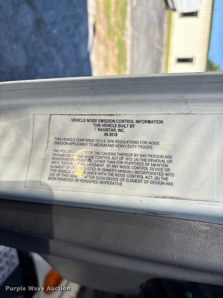 image for item EF1221 2019 International LT625 semi truck