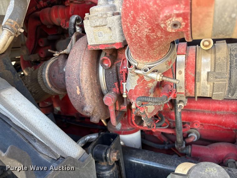 image for item EF1221 2019 International LT625 semi truck