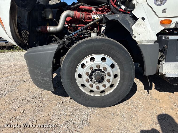 image for item EF1221 2019 International LT625 semi truck