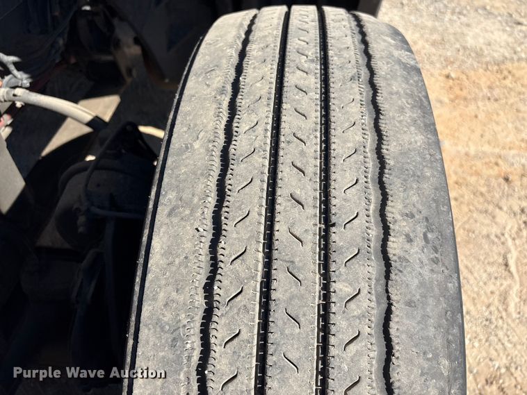 image for item EF1221 2019 International LT625 semi truck