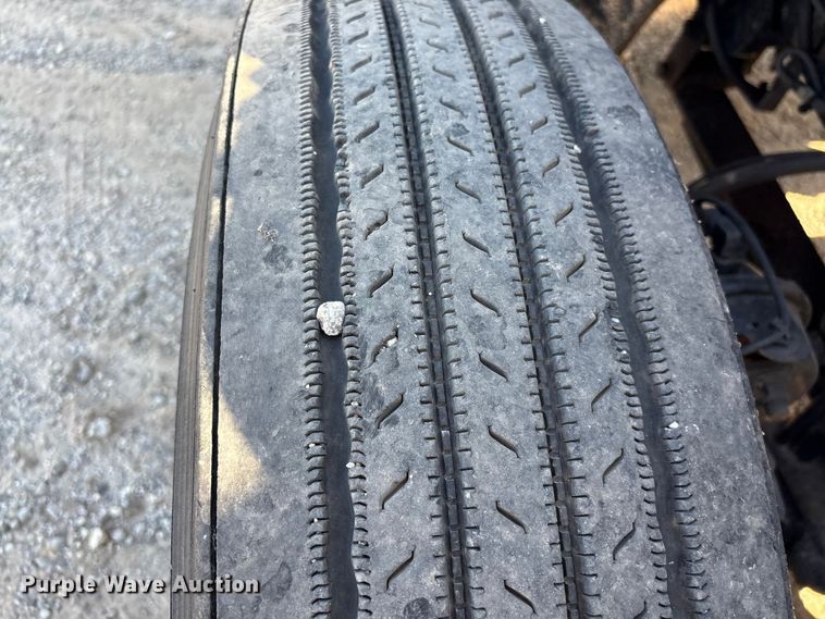 image for item EF1221 2019 International LT625 semi truck