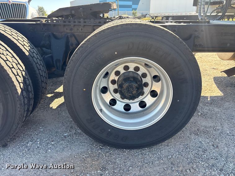 image for item EF1221 2019 International LT625 semi truck