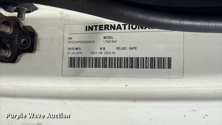 image for item EF1221 2019 International LT625 semi truck