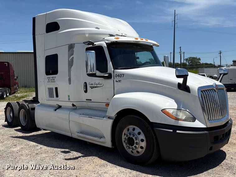 image for item EF1222 2019 International LT625 semi truck