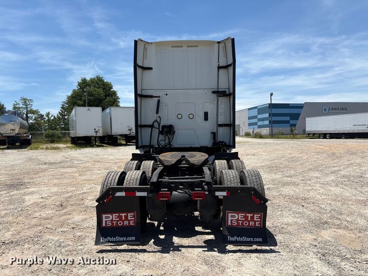 image for item EF1222 2019 International LT625 semi truck