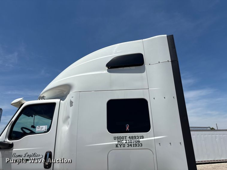 image for item EF1222 2019 International LT625 semi truck