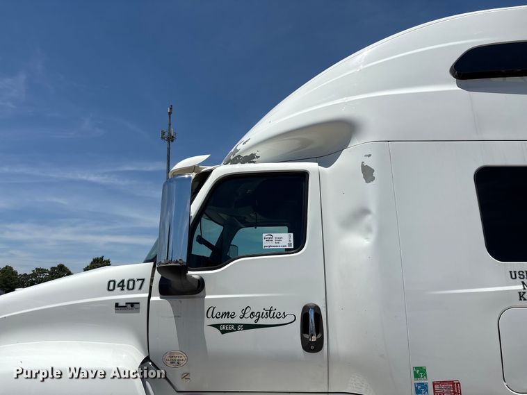 image for item EF1222 2019 International LT625 semi truck