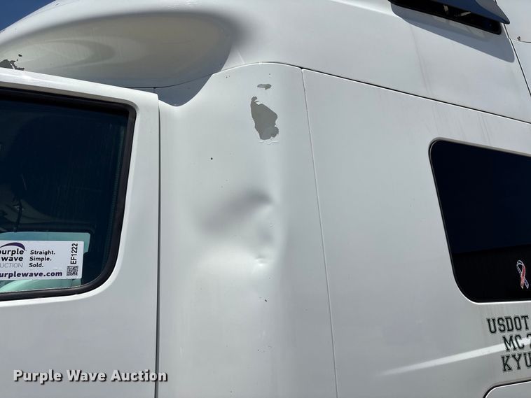 image for item EF1222 2019 International LT625 semi truck